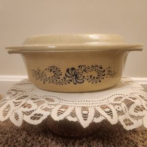 Pyrex Homestead 1.5 Quart Casserole Dish With Matching Lid